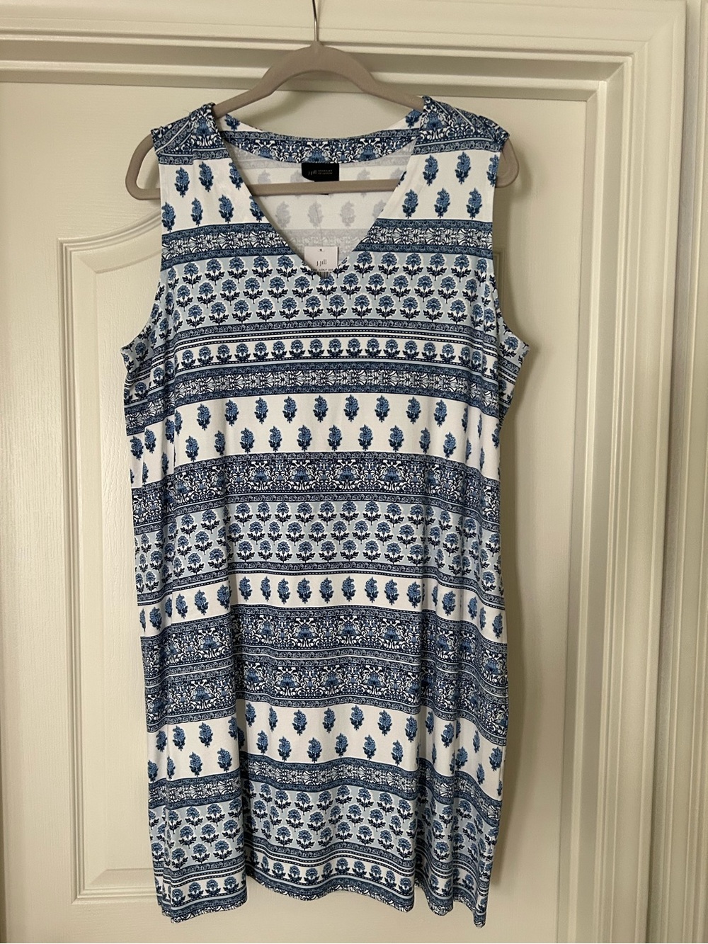 J. Jill White & Navy Sleeveless V-Neck Patterned Shift Dress